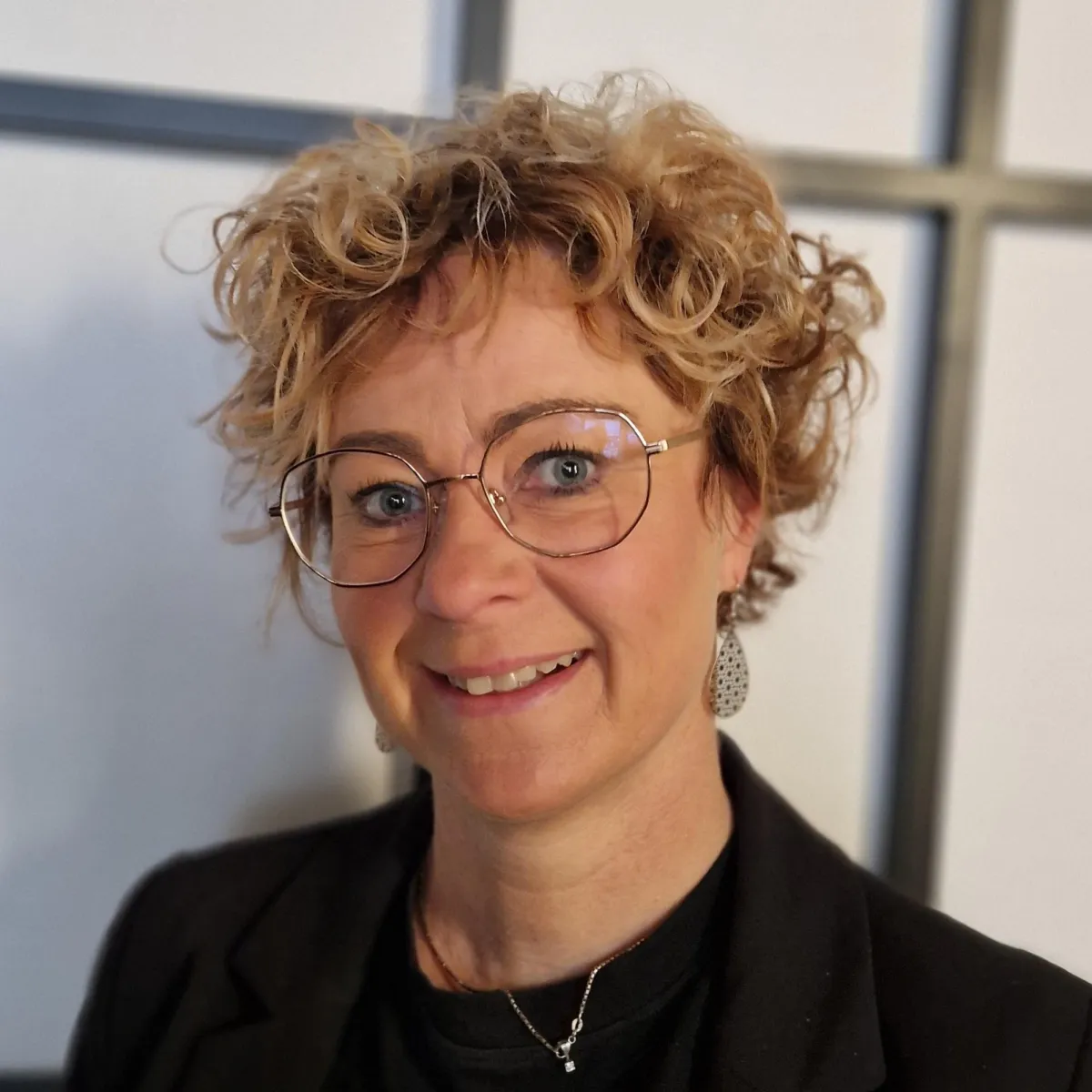 Henriette, frisør hos Salon Anni